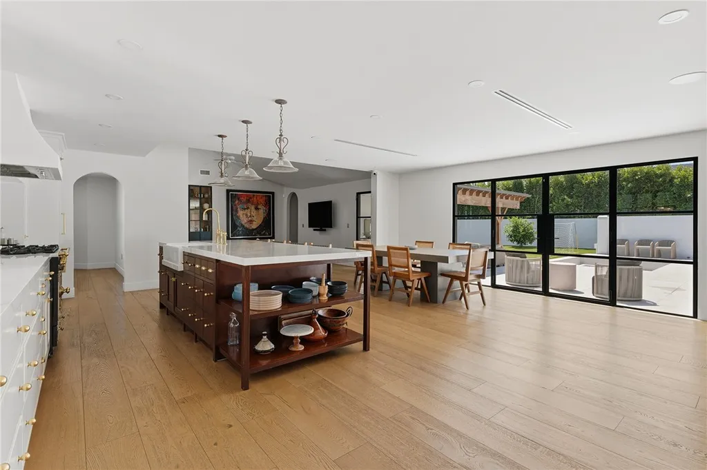 Additional image 25 of 22960 Calvert Street, Woodland Hills, CA 91367