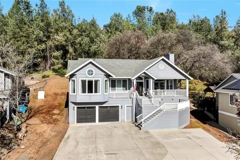 18700 Oak Grove Road, Hidden Valley Lake, CA MLS: LC25045111