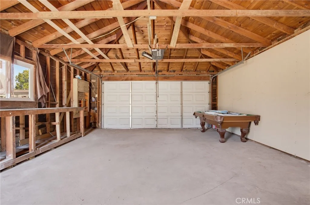 570 N East End Avenue, Pomona, CA 91767