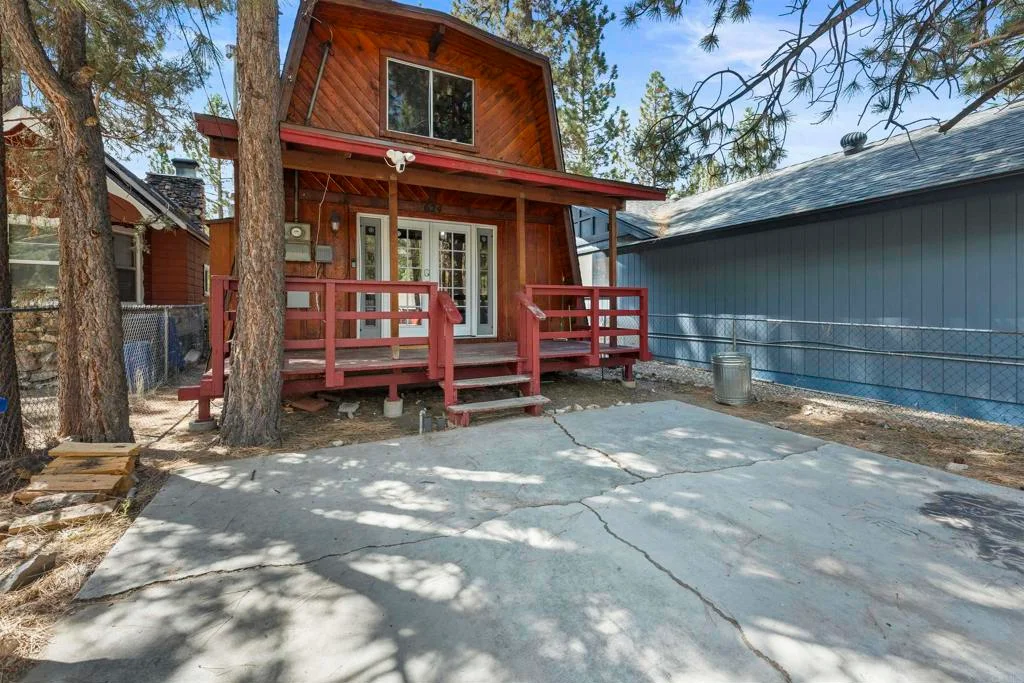 624 Elysian Boulevard, Big Bear City, CA 92314