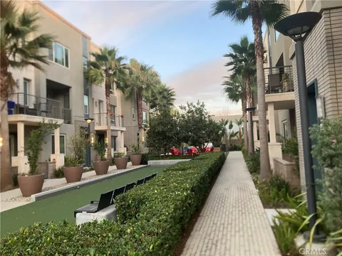 116 Citysquare, Irvine, CA MLS: PW25066488