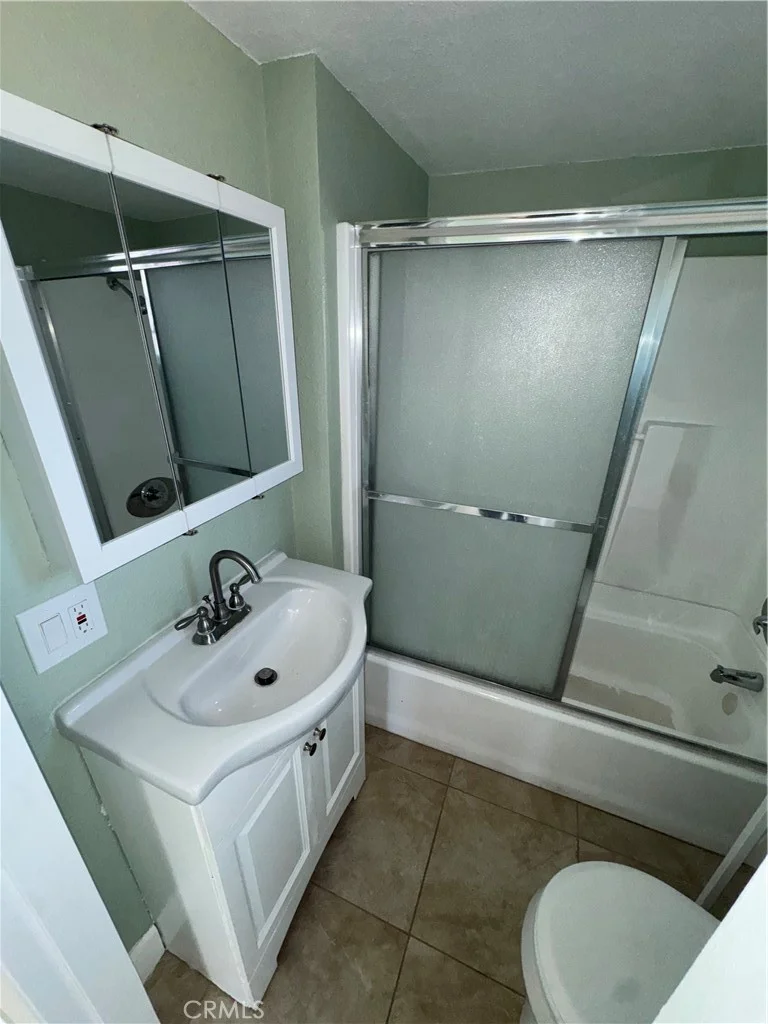 3241 Easy Ave, Long Beach, CA 90810