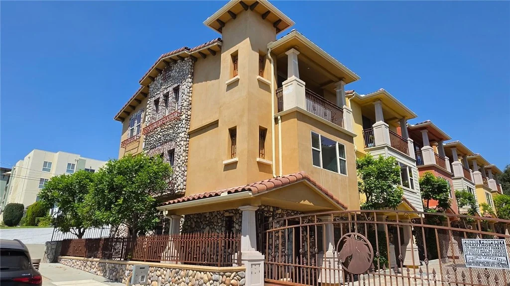 10121 W Amber Court, Tujunga, CA 91042