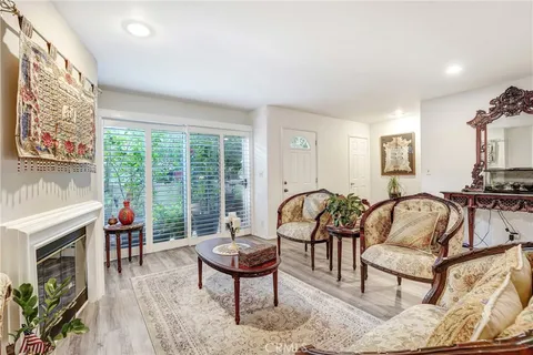 13580 Foothill Boulevard Unit 6, Sylmar, CA MLS: DW25061539