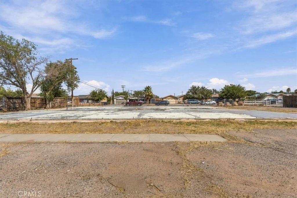 18262 Cherimoya Rd, Adelanto, CA 92301
