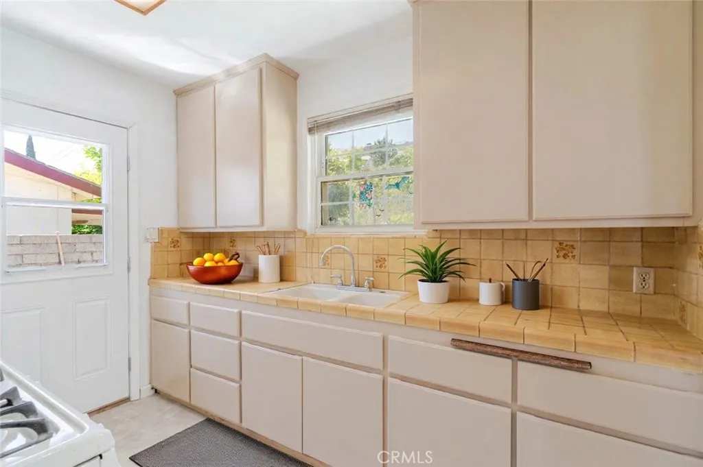 Additional image 16 of 2477 Richelieu Avenue, Los Angeles, CA 90032