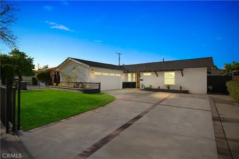 1825 W Carlton Place, Santa Ana, CA MLS: PW25063919