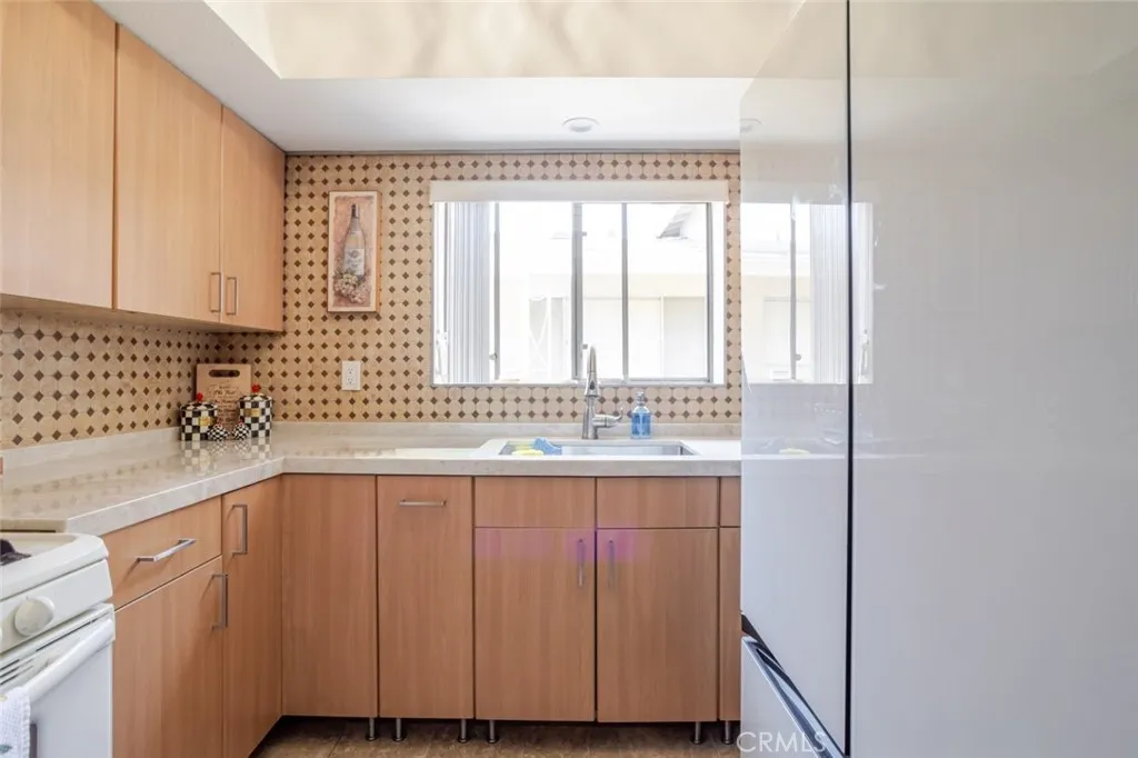 Additional image 16 of 331 N Isabel Street Unit 4, Glendale, CA 91206