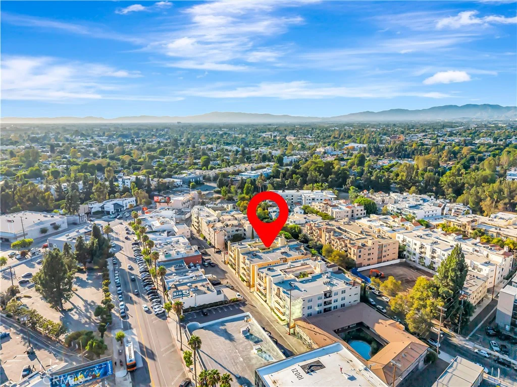 12044 Hoffman Street Unit 303, Studio City, CA 91604