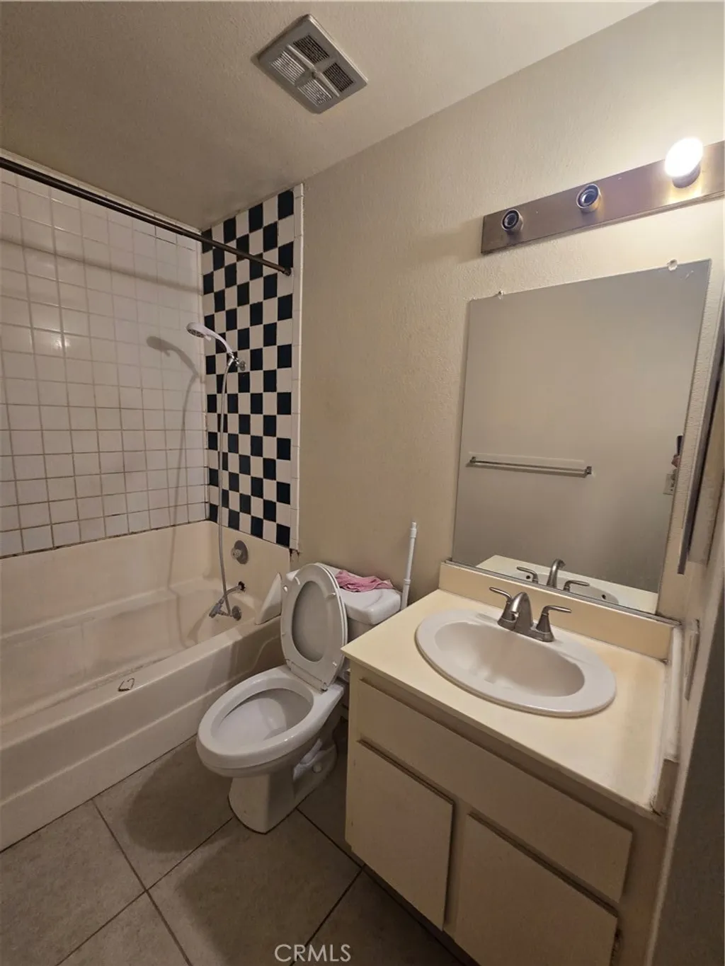 Additional image 30 of 700 W La Veta Ave Unit J6, Orange, CA 92868