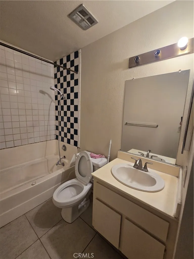 Additional image 65 of 700 W La Veta Ave Unit J6, Orange, CA 92868