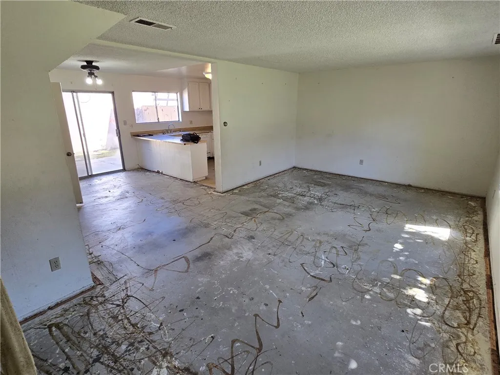 Additional image 41 of 700 W La Veta Ave Unit J6, Orange, CA 92868