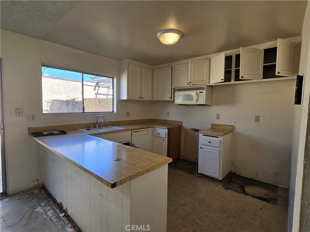 Additional image 44 of 700 W La Veta Ave Unit J6, Orange, CA 92868