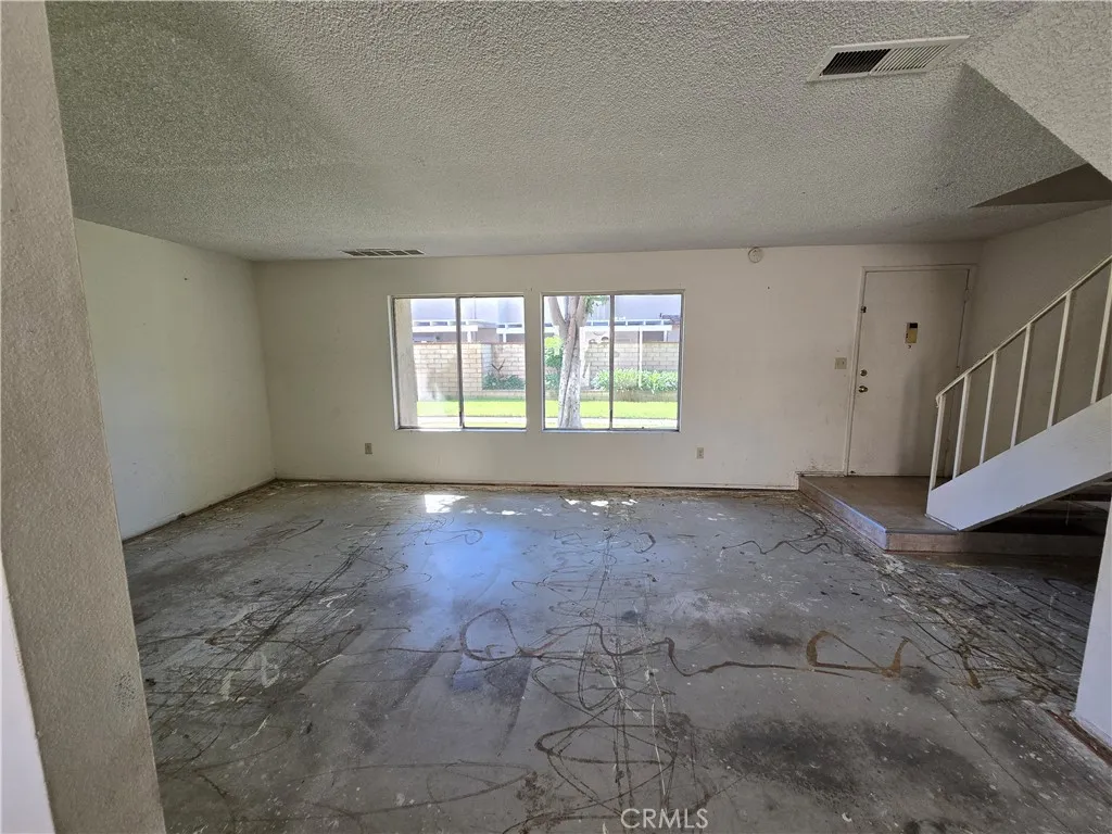 Additional image 4 of 700 W La Veta Ave Unit J6, Orange, CA 92868