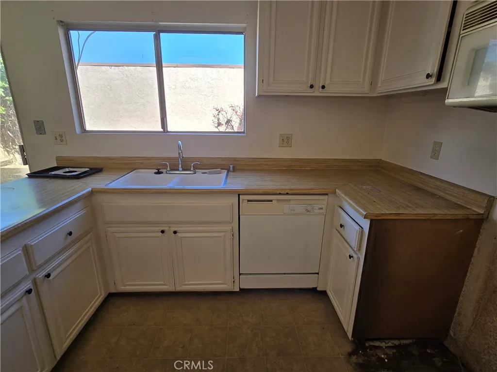 Additional image 45 of 700 W La Veta Ave Unit J6, Orange, CA 92868