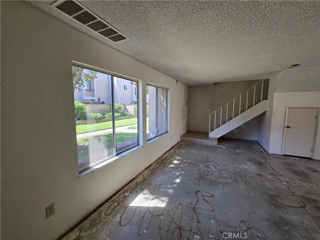 Additional image 43 of 700 W La Veta Ave Unit J6, Orange, CA 92868