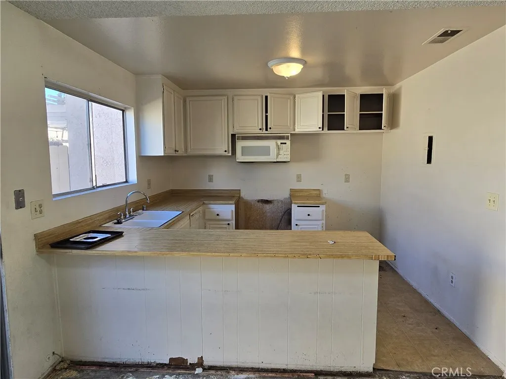 Additional image 11 of 700 W La Veta Ave Unit J6, Orange, CA 92868