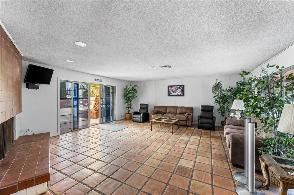 5711 Columbia Way Unit SPC 219, Quartz Hill, CA 93536