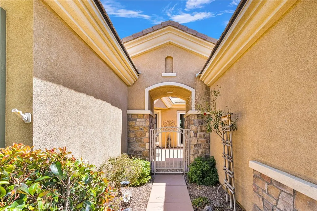 Additional image 4 of 10397 Darby Rd, Apple Valley, CA 92308