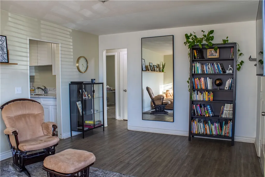 Additional image 4 of 45332 12th St W, Lancaster, CA 93534
