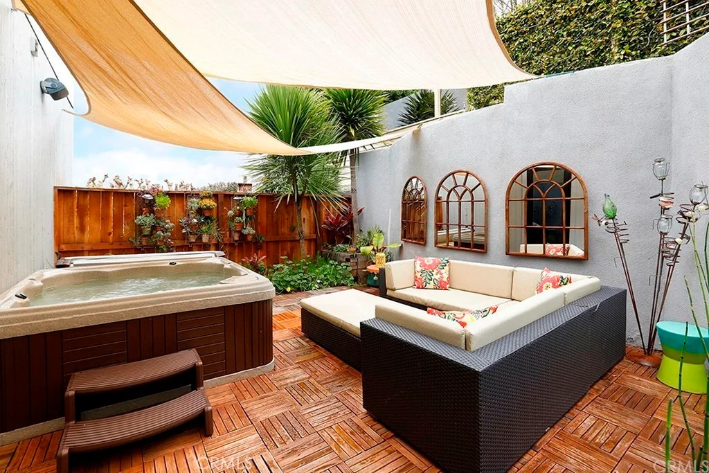 988 Acapulco St, Laguna Beach, CA 92651