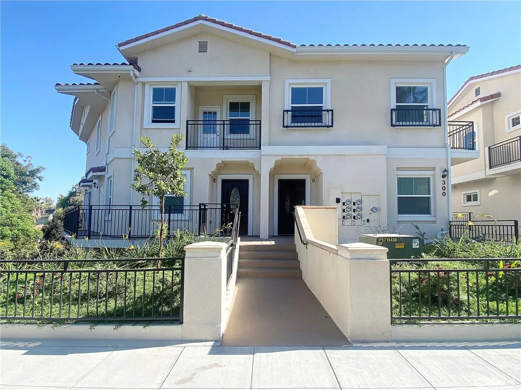 Additional image 3 of 300 Alhambra Road E Unit D, Alhambra, CA 91801