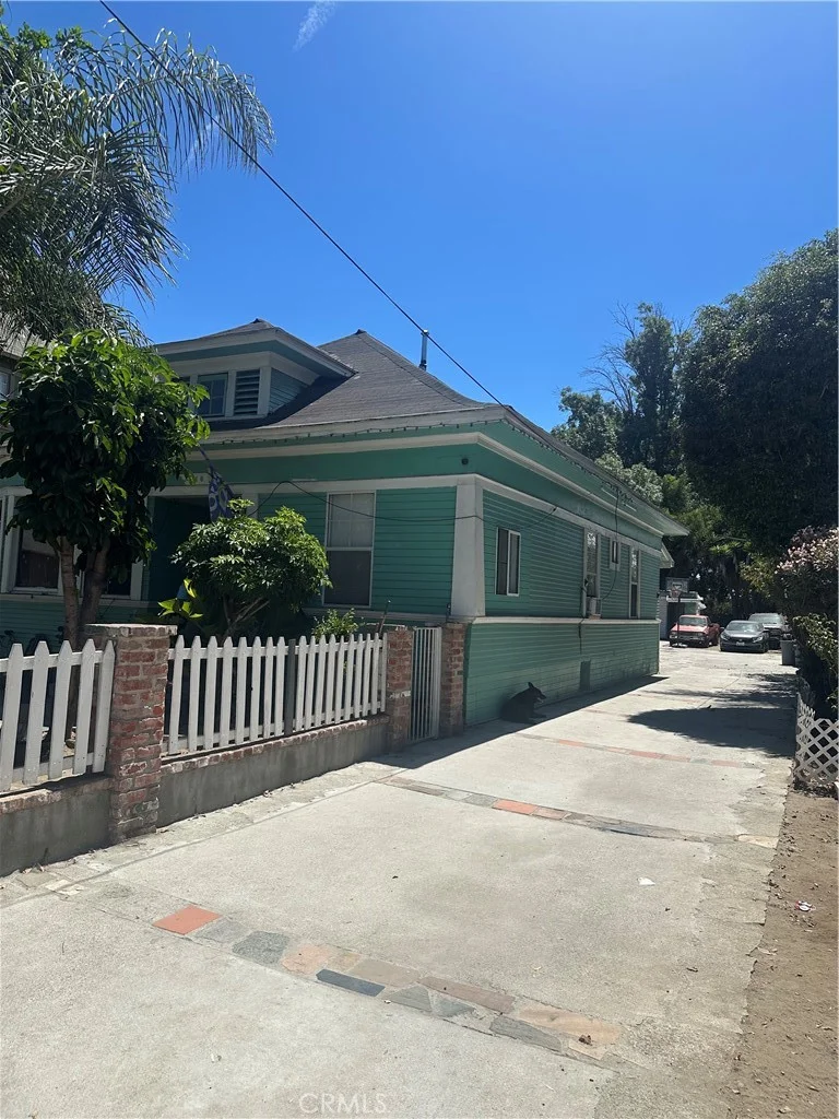 516 E 23rd St, Los Angeles, CA 90011