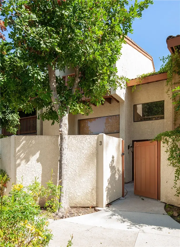 5760 Owensmouth Avenue Unit 3, Woodland Hills, CA 91367