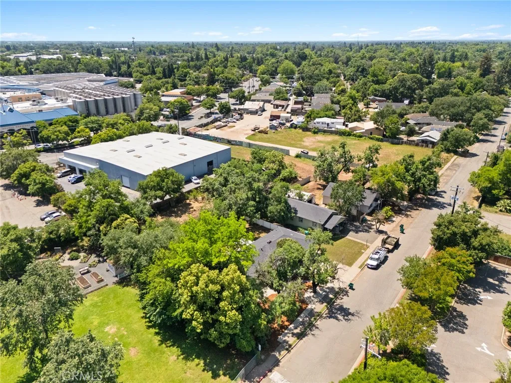 997 E 16th St, Chico, CA 95928