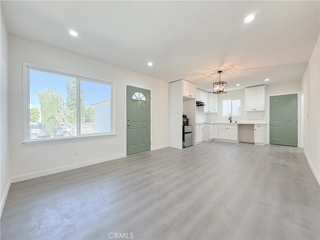 213 N Broadacres Avenue, Compton, CA 90220 photo 4