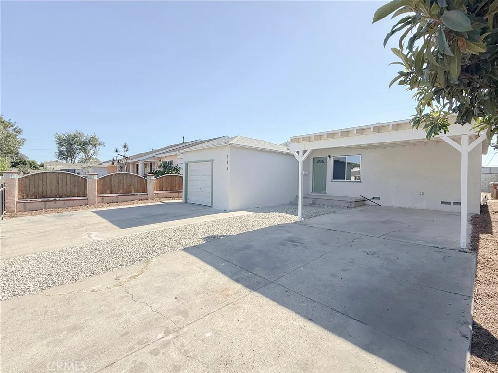 213 N Broadacres Avenue, Compton, CA 90220 photo 2