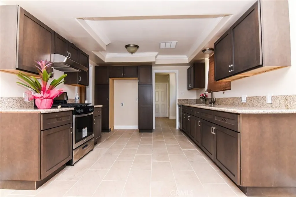 Additional image 5 of 6906 Mclennan Avenue, Lake Balboa, CA 91406