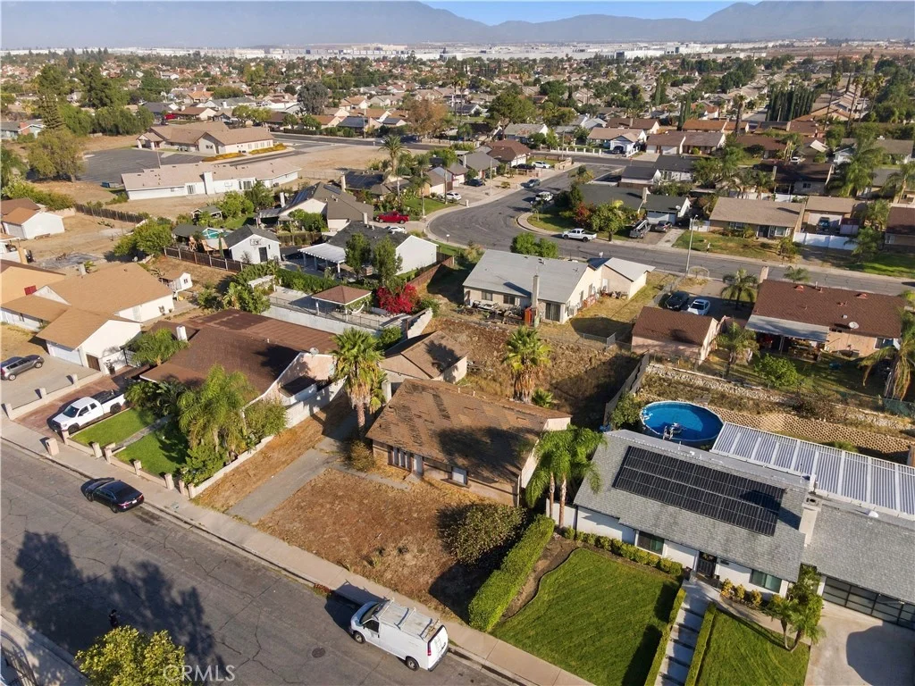 1360 W Van Koevering Street, Rialto, CA 92376