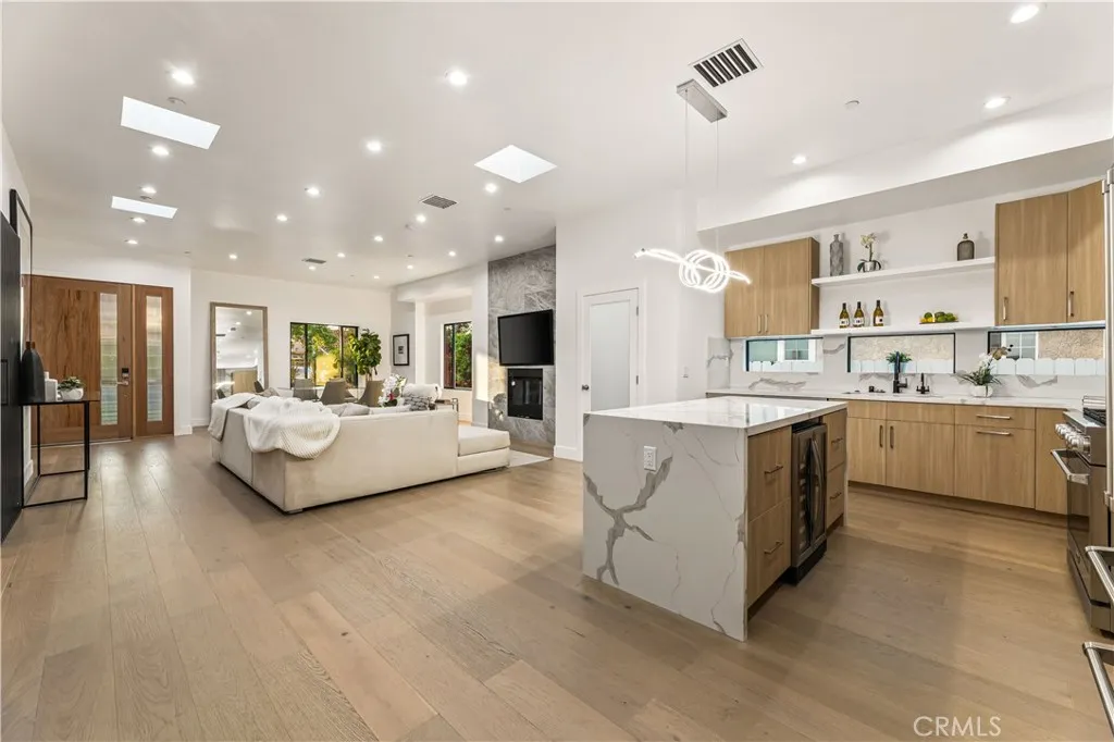 Additional image 69 of 1170 S Lucerne Blvd, Los Angeles, CA 90019