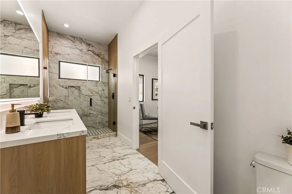 Additional image 88 of 1170 S Lucerne Blvd, Los Angeles, CA 90019