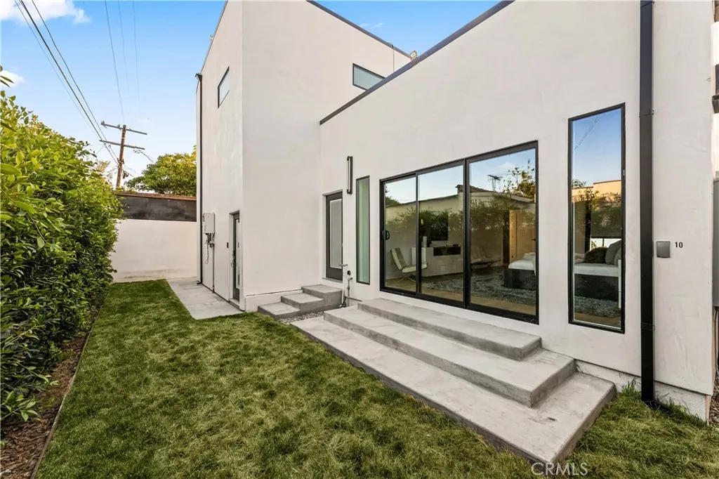 Additional image 48 of 1170 S Lucerne Blvd, Los Angeles, CA 90019