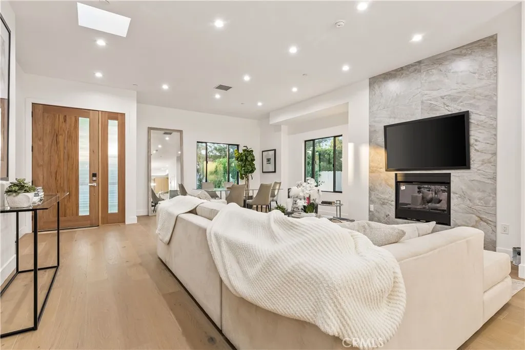 Additional image 67 of 1170 S Lucerne Blvd, Los Angeles, CA 90019