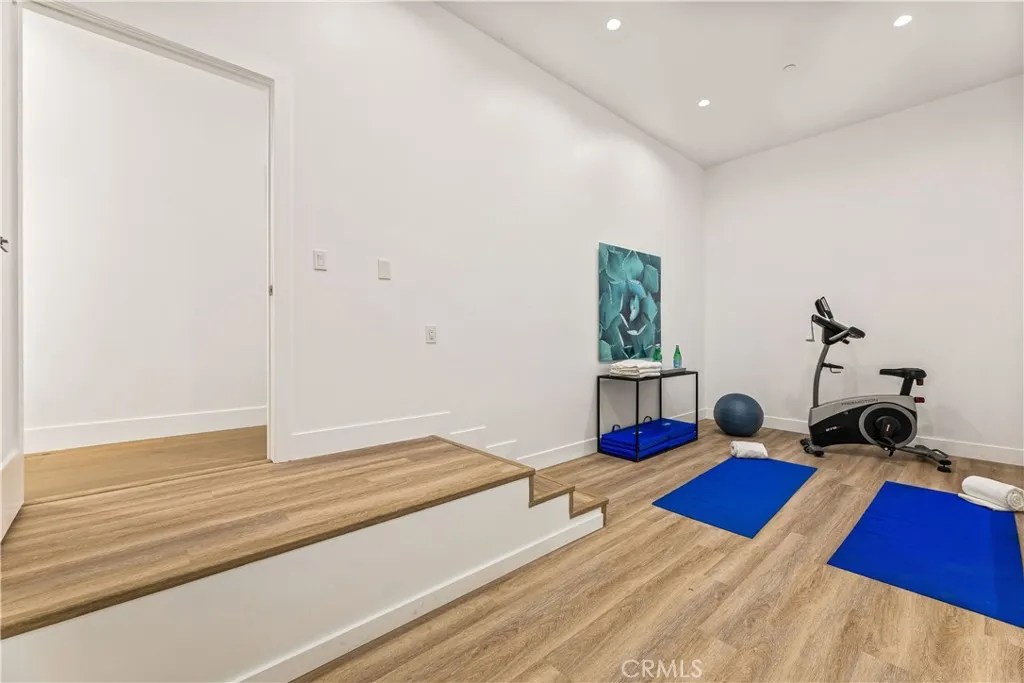 Additional image 94 of 1170 S Lucerne Blvd, Los Angeles, CA 90019