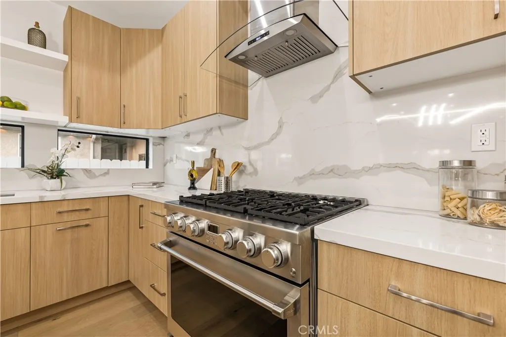 Additional image 65 of 1170 S Lucerne Blvd, Los Angeles, CA 90019