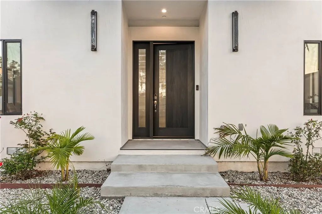 Additional image 3 of 1170 S Lucerne Blvd, Los Angeles, CA 90019