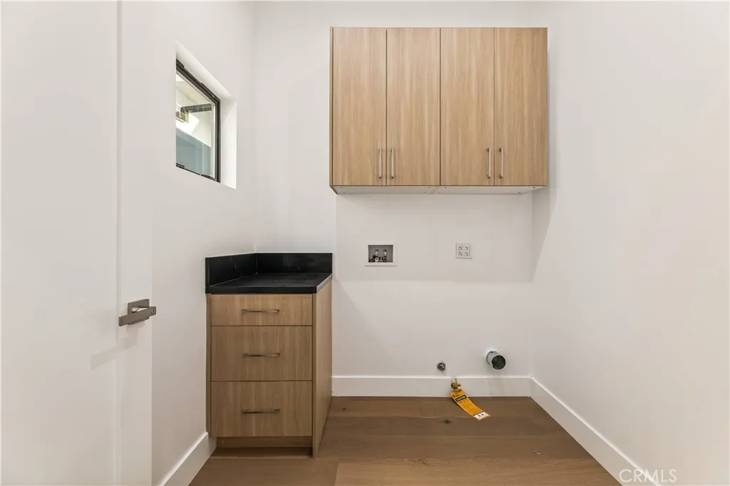 Additional image 92 of 1170 S Lucerne Blvd, Los Angeles, CA 90019