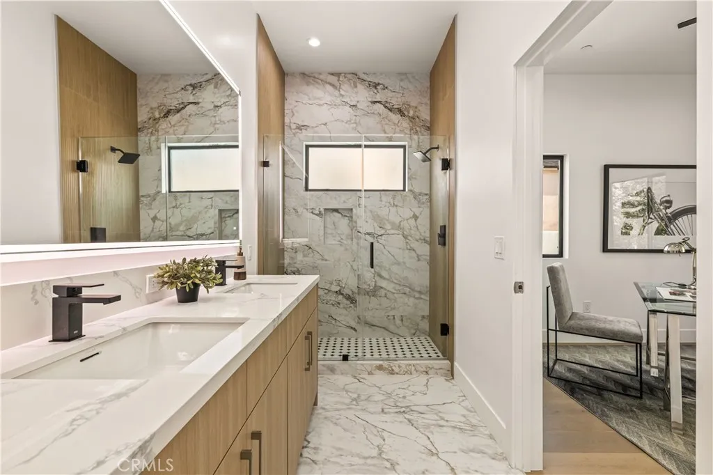 Additional image 91 of 1170 S Lucerne Blvd, Los Angeles, CA 90019