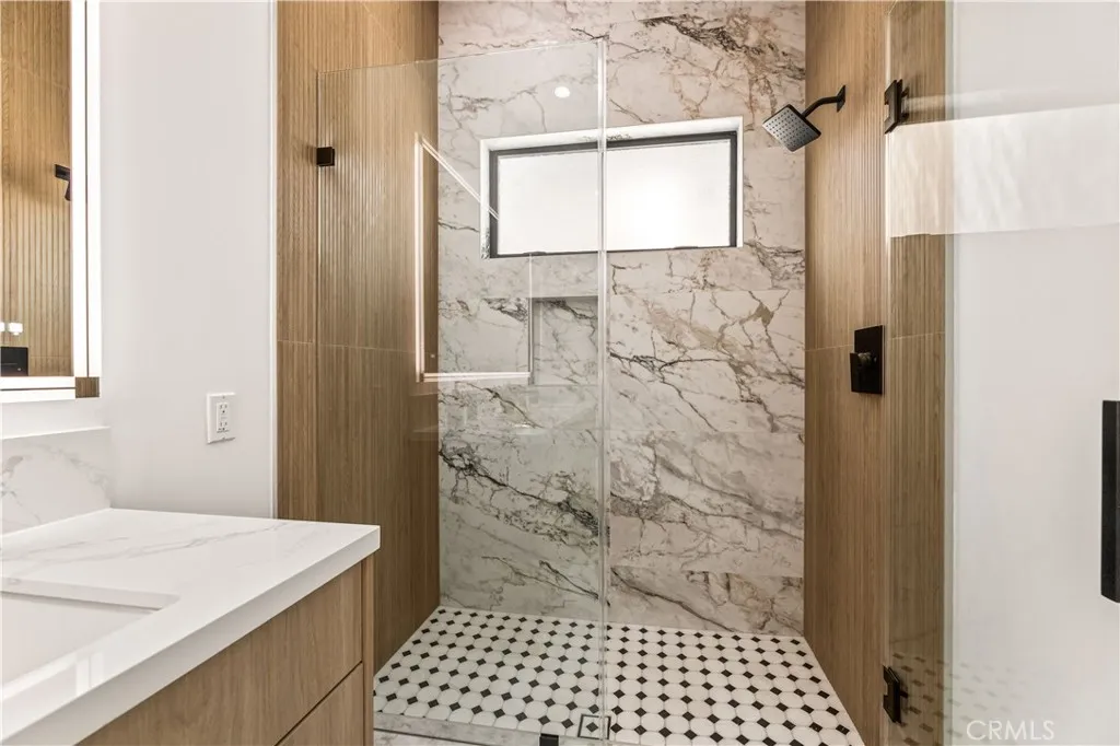 Additional image 89 of 1170 S Lucerne Blvd, Los Angeles, CA 90019