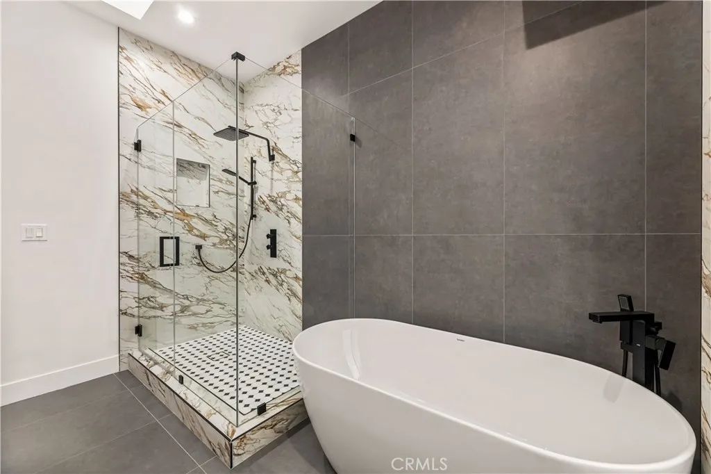 Additional image 77 of 1170 S Lucerne Blvd, Los Angeles, CA 90019