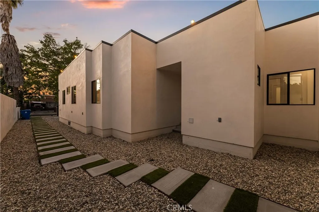 1170 S Lucerne Blvd, Los Angeles, CA 90019