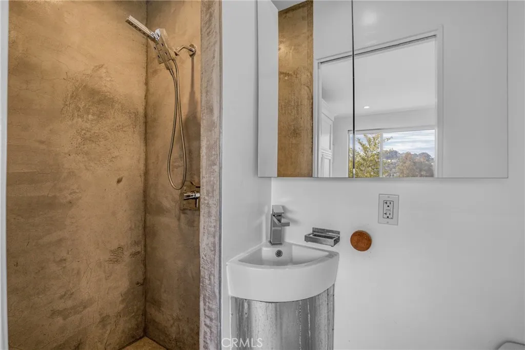 Additional image 27 of 3439 Winslow Dr, Los Angeles, CA 90026