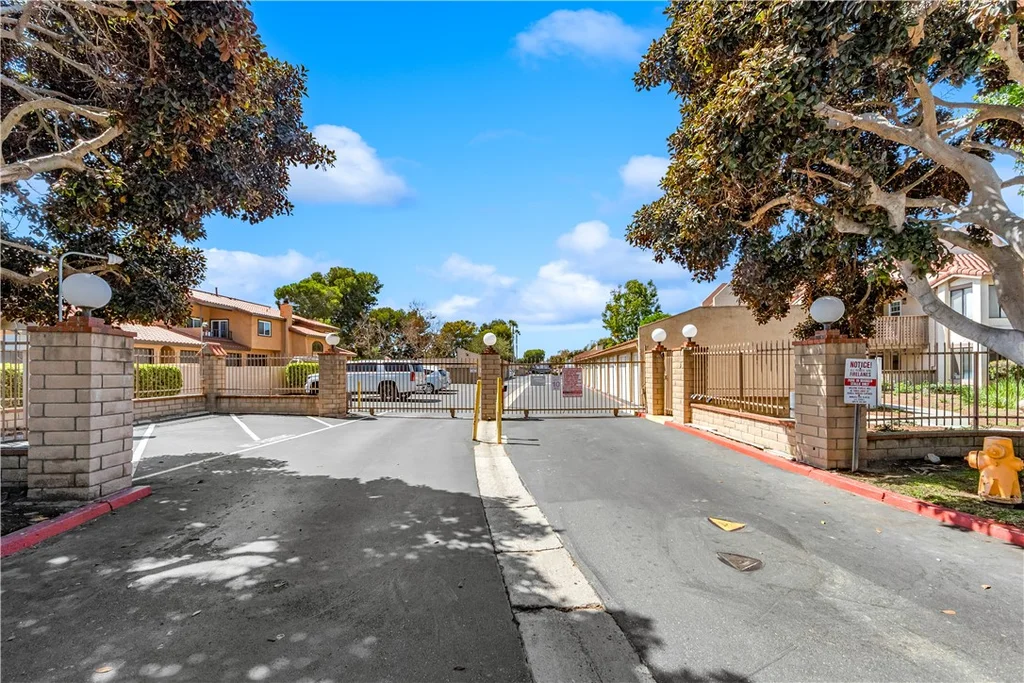 4861 Lago Drive Unit 307, Huntington Beach, CA 92649
