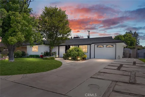 900 Hogan Way, Bakersfield, CA MLS: SR25076228