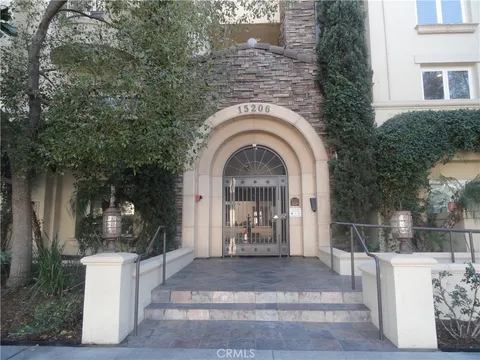 15206 Burbank Boulevard Unit 107, Sherman Oaks, CA MLS: BB25008994