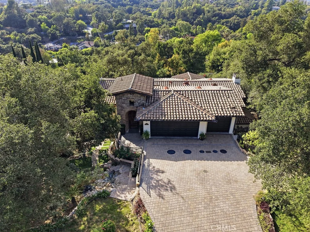 921 Monarch Dr, La Canada Flintridge, CA 91011